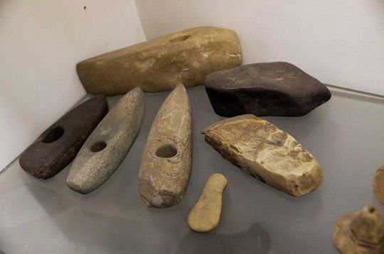 Neolityczne toporki w kozielskim muzeum
