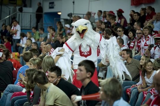 Maskotka Biało-Czerwonych odwiedziła także Kędzierzyn-Koźle