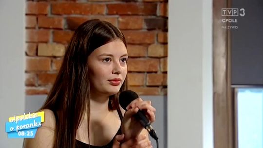 Zuzanna Urbanik niejednokrotnie śpiewała również w telewizji. Na zdjęciu w programie porannym TVP Opole 