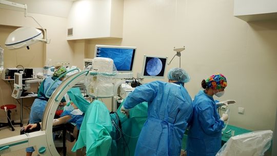 Zabieg w sali operacyjnej Kliniki Nova