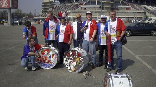 Klub kibica na Final Four Ligi Mistrzów 2003 roku w Mediolanie, gdzie Mostostal-Azoty zajął 3. miejsce w Europie Archiwum prywatne