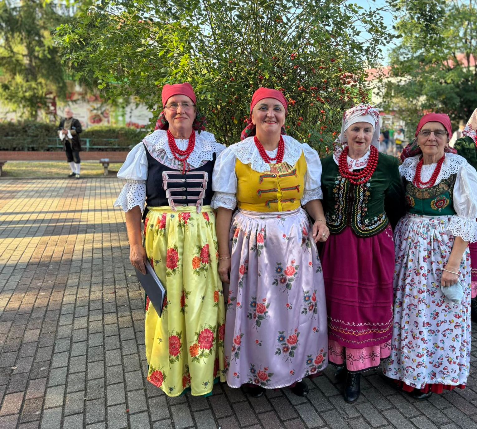 Amfiteatr Na Osiedlu Piast w Powsta c w l skich W Folkowych Klimatach Amfiteatr Na Osiedlu Piast w Powsta c w l skich W Folkowych Klimatach